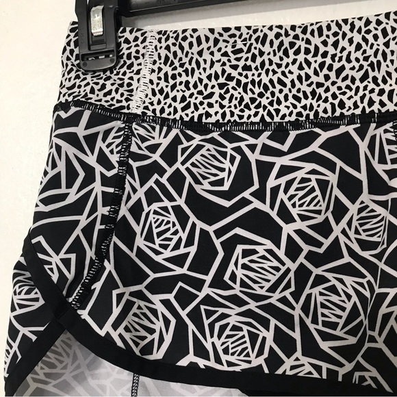 Lululemon short size 6 - Picture 2 of 9